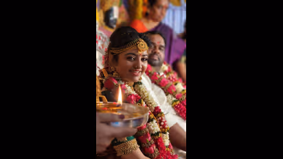 மாசத்துக்கு இத்தனை லட்சமா..! சீரியல் நடிகை மகாலட்சுமியின் சம்பள விவரம் தெரிஞ்சா ஷாக் ஆகிடுவீங்க