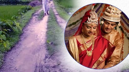 মেয়েদের বিয়ে ভেঙে যাচ্ছে রাস্তার কারণে, তাই পাকা রাস্তার দাবিতে বিক্ষোভ গ্রামবাসীদের 