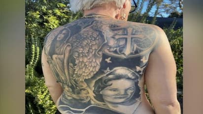 अपनी पीठ पर मां और बेटी की 'रूह' लिए चलती है ये 53 साल की औरत,  इमोशनल कर देगी कहानी