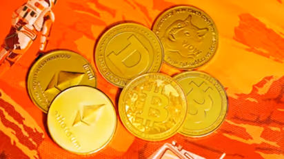 Cryptocurrency prices on March 12: Bitcoin dips, Altcoins plunge amid market sell-off