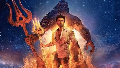 ബാഹുബലിയെയും കെജിഎഫിനെയും മറികടക്കുമോ 'ബ്രഹ്മാസ്ത്ര'? അഡ്വാൻസ് ബുക്കിങ്ങിൽ ​ഗംഭീര തുടക്കവുമായി രൺബീർ ചിത്രം 