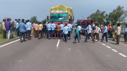 राजस्थान में ऐसा क्या हुआ कि स्कूली छात्रों ने कर दिया हाई वे जाम, बस ने हॉर्न बजाया तो बोले- चढ़ा के ले जाओ