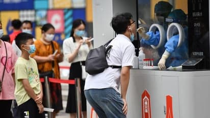 சீனாவில் மீண்டும் லாக்டவுன்.. ருத்ர தாண்டவமாடும் கொரோனா வைரஸ் - உலக நாடுகள் பீதி !