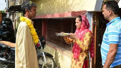 ಪಾಕ್‌ ಜೈಲಿನಿಂದ ಕುಲ್ದೀಪ್ ಬಿಡುಗಡೆ:  28 ವರ್ಷಗಳ ಬಳಿಕ ಕುಟುಂಬ ಸೇರಿದ ಯಾದವ್‌