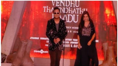 'வெந்து தணிந்தது காடு' ஆடியோ லாஞ்சில் ஸ்ரேயா கோஷலுடன்... ரொமான்டி பாடல் பாடி அசத்திய ஏ.ஆர்.ரகுமான்! வீடியோ 