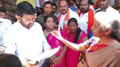 Telangana ಪಡಿತರ ಕೇಂದ್ರದಲ್ಲಿ ಮೋದಿ ಫೋಟೋ ನಾಪತ್ತೆ: ನಿರ್ಮಲಾ ಸೀತಾರಾಮನ್‌ ಗರಂ