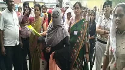 ससुराल में रहना है तो ननद के पति और देवर से बनाओ संबंध, भरी पंचायत में पति ने भी किया था गंदा काम