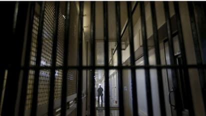 യുഎഇയില് സര്ക്കാര് ജീവനക്കാരന് 25 വര്ഷം ജയില് ശിക്ഷയും അഞ്ച് കോടി ദിര്ഹം പിഴയും