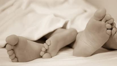 SEX से जुड़ी अजीब चीजें: यहां तो अंडर गारमेंट्स पहनकर बनाते हैं संबंध