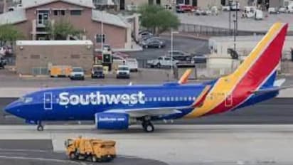 വിമാനത്തിലിരുന്ന് അശ്ലീലസന്ദേശങ്ങൾ അയച്ചാൽ ഇറക്കി വിടുമെന്ന് പൈലറ്റിന്റെ ഭീഷണി, വലിയ ആളു കളിക്കരുതെന്ന് മറുപടി