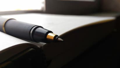 ക്ലാസിലെ കുട്ടികളുടെ നഗ്ന ചിത്രങ്ങള് പെന്ക്യാമറ ഉപയോഗിച്ച് പകര്ത്തി, അധ്യാപകന് ശിക്ഷ