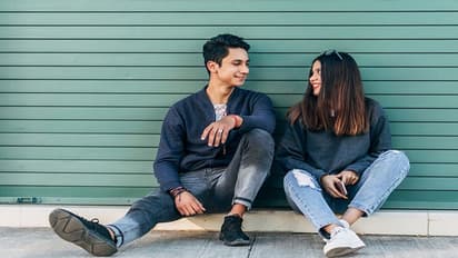 जवान हो रहे बच्चे को हो गया प्यार? तो माता-पिता भूलकर ना करें ये गलती, ऐसे लाएं सही रास्ते पर