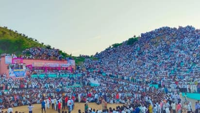 नहीं देखी होगी ऐसी PHOTOS: देखते ही देखते आदमियों से ढक गया पूरा पहाड़, हर कोई देखना चहाता था वो खास पल