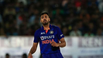 'आवेश खान बीमार हैं' यह सुनकर बिस्तर से उछल पड़े इंडियन फैंस, बोले-'देख रहा है न बिनोद कैसे ठिकाने लगा दिया'