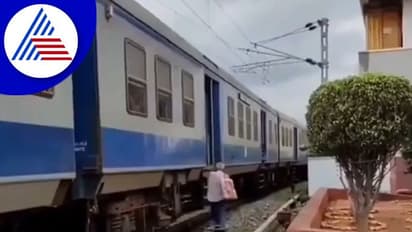 ಕೈ ತೋರಿಸಿ ರೈಲು ನಿಲ್ಲಿಸಿದ ತಾತ: ವಿಡಿಯೋ ಸಖತ್ ವೈರಲ್‌