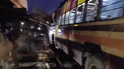 கண்ணிமைக்கும் நேரத்தில் ஹோட்டலுக்குள் புகுந்த அரசு பேருந்து! 2 பேர் ரத்த வெள்ளத்தில் உடல் நசுங்கி உயிரிழப்பு.!