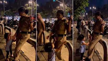 'പ്ലീസ് ആ ലാത്തി ഒന്ന് തരോ'; വനിതാ പൊലീസിന്റെ ലാത്തിക്കായി കൊഞ്ചുന്ന കുരുന്ന് - വീഡിയോ