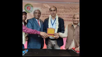 दिलचस्प इस शख्स की कामयाबी की कहानी: जो कपड़ों की तरह बदलते सरकारी नौकरी, आप भी करेंगे इन्हें सैल्यूट