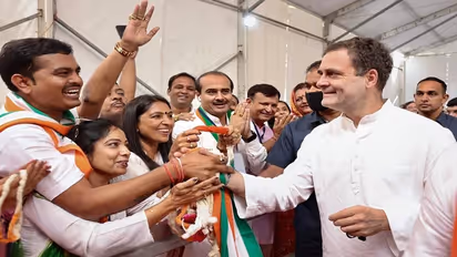 गुजरात: राहुल गांधी ने लगाई वादों की झड़ी, सरकार बनी तो बिजली मुफ्त, कर्ज माफ, 10 लाख लोगों को देंगे रोजगार