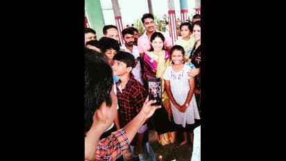 சிதம்பரம் நடராஜர் கோவிலுக்கு குடும்பத்துடன் திடீர் விசிட் அடித்த சாய் பல்லவி! ரசிகர்கள் குவிந்ததால் பரபரப்பு! 