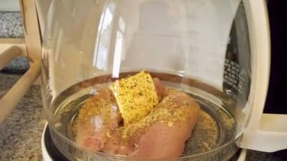 टूर पर गए युवक ने कंपनी के पैसे बचाने के लिए होटल में की अजीबो-गरीब हरकत, यूजर बोले- ये मंदबुद्धि का काम