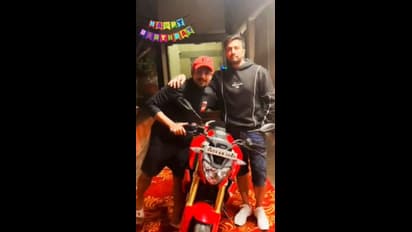 ನಿರೂಪಕ ಅಕುಲ್ ಬಾಲಾಜಿಗೆ BMW Bike ಗಿಫ್ಟ್‌ ಕೊಟ್ಟ ಕಿಚ್ಚ ಸುದೀಪ್!