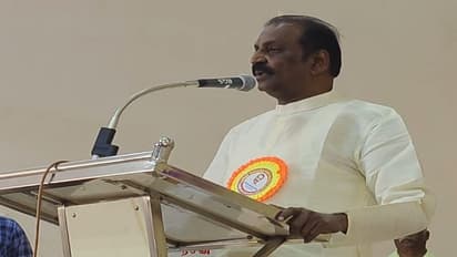 அரபிக் இதிகாசத்தில் உள்ள காதலின் 7 நிலையை ஒரே பாட்டில் கூறிய வைரமுத்து! 