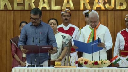 സ്പീക്കർ രാജേഷല്ല, ഇനി 'മന്ത്രി രാജേഷ്' എം.ബി.രാജേഷ് സത്യപ്രതിജ്ഞ ചെയ്തു. വകുപ്പ് മുഖ്യമന്ത്രി തീരുമാനിക്കും