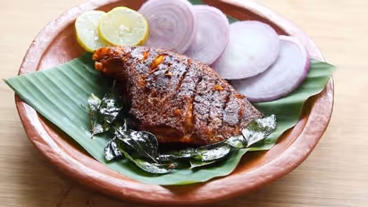 കരിമീൻ പൊള്ളിച്ചതിന് 550, വറുത്തതിന് 450, തിലോപ്പിയയ്ക്ക് 300, ആലപ്പുഴ ഹോട്ടലിലെ പൊള്ളിക്കുന്ന ബിൽ, നടപടി