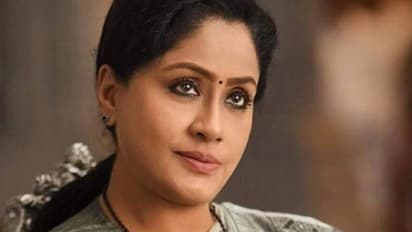 తెలంగాణ కోసం పోరాడి శతృవుగా మారా: విజయశాంతి