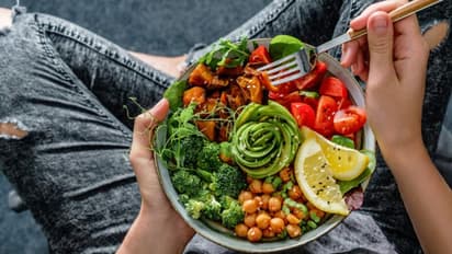 Cholesterol Diet: കൊളസ്ട്രോള്‍ കുറയ്ക്കാന്‍ ഡയറ്റില്‍ ഉള്‍പ്പെടുത്താം ഈ പത്ത് ഭക്ഷണങ്ങള്‍...