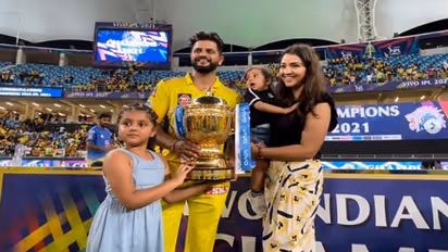 इतनी खूबसूरत है सुरेश रैना की वाइफ, 10 फोटो में देखें Mr. IPL की परफेक्ट फैमिली