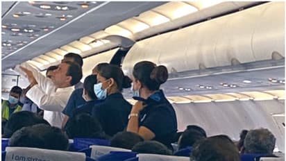 ലഗേജുമായി കഷ്ടപ്പെട്ട് യാത്രക്കാരി, സഹായവുമായി രാഹുല്‍ ഗാന്ധി; വൈറലായി ചിത്രം