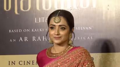 ‘பொன்னியின் செல்வன்’ குந்தவையை போல்... பிங்க் நிற புடவையில் பேரழகியாக வந்த திரிஷா... வைரலாகும் கியூட் கிளிக்ஸ்