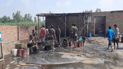 बिजनौर में पटाखा फैक्ट्री के गोदाम में लगी आग, मजदूरों की सूझबूझ से ऐसे टला बड़ा हादसा