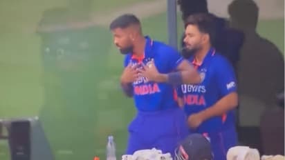 അപമാനം തന്നെ അപമാനം; റിഷഭ് പന്തിനെ തഴഞ്ഞ് ഹാര്ദിക് പാണ്ഡ്യയെ നേരത്തെയിറക്കി, പൊട്ടിച്ചിരിച്ച് ആരാധകര്