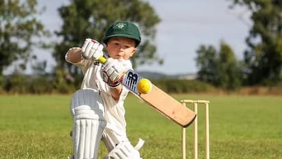 വയസ് മൂന്ന്, അണ്ടർ 11 ഗെയിമിലെ ഓൾറൗണ്ടര്‍, പേര് കോറി ആഡംസ്  