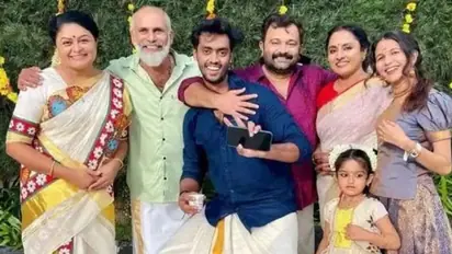 ചക്കപ്പഴത്തിനൊപ്പം ഉപ്പും മുളകും; അവരിതാ ഒത്തുകൂടുന്നു