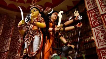 বেহালা ফ্রেন্ডস-এর এবছরের থিম ‘দুর্গাযাপন’, জেনে নিন এর অর্থ কী, কী রয়েছে পুজোর বিশেষত্ব