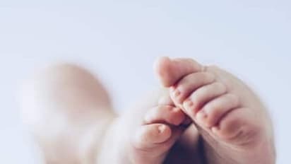 നവജാത ശിശുവിനെ ഓണ്‍ലൈനില്‍ പരസ്യം നല്‍കി വില്‍പന; അമ്മ ഉള്‍പ്പെടെ മൂന്ന് പ്രവാസി വനിതകള്‍ ജയിലിലായി