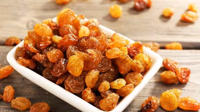 কিশমিশ ক্যান্সার প্রতিরোধ করতে সাহায্য করে, জানুন এর আরও পাঁচটি উপকারিতা