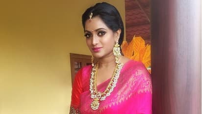 బుల్లితెర సంచలనం ఉదయభాను రీ ఎంట్రీ, ఐదు పదుల వయస్సులో ఏమాత్రం తగ్గని జోరు..