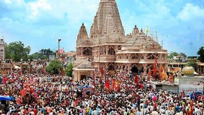 चमत्कार देख इस मंदिर में चांदी का विमान चढ़ा गया भक्त, देखने के लिए लगी भीड़
