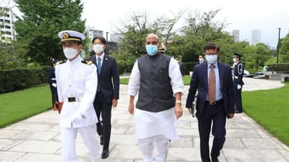 జపాన్ రక్షణ శాఖ మంత్రితో యసుకాజు హమదాతో రాజ్ నాథ్ సింగ్ సమావేశం.. ద్వైపాక్షిక వ్యూహాత్మక అంశాలపై చర్చ