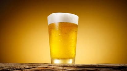 വരുമാനം നന്നേ കുറഞ്ഞു, യുവാക്കളേ മദ്യപിക്കൂ എന്ന് ജപ്പാൻ, പുതിയ കാമ്പയിനും 