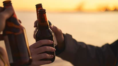 ಮದ್ಯ ಖರೀದಿಸಲು ಸರ್ಕಾರಿ ಕಚೇರಿಯ ಪೀಠೋಪಕರಣಗಳನ್ನೇ ಮಾರಿದ ಪ್ಯೂನ್