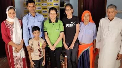 आखिर कौन है तनिष्का जिसने नीट में पूरे देश में किया टॉप, बताए सक्सेस टिप्स