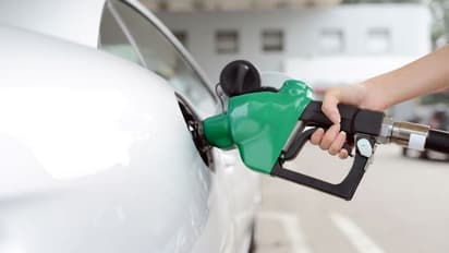 कम करना चाहते हैं पेट्रोल-डीजल का खर्च और बढ़ाना चाहते हैं गाड़ी का माइलेज, अपनाइए ये 10 ट्रिक  