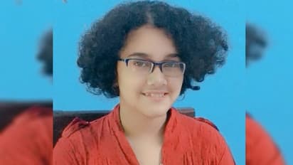 সর্বভারতীয় NEET পরীক্ষায় ভারতের মধ্যে ২২তম স্থান দখল, বাংলা মাধ্যমে পড়েই ডাক্তারির পথে মহিষাদলের দেবাঙ্কিতা