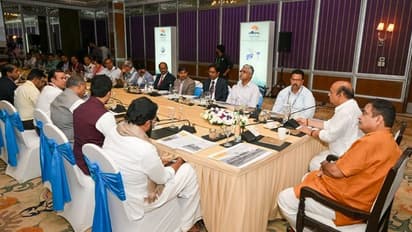 ನಿತಿನ್ ಗಡ್ಕರಿ-ಬೊಮ್ಮಾಯಿ ಸಭೆ: ಬೆಂಗಳೂರಿನ ರಸ್ತೆ, ಟ್ರಾಫಿಕ್ ಬಗ್ಗೆ ಮಹತ್ವದ ಚರ್ಚೆ